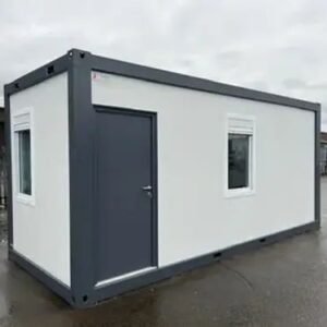 Oficina estándar con baño y dos ventanas